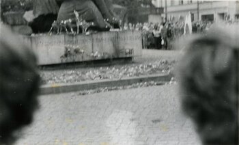 Zamieszki przy Pomniku Walki i Męczeństwa Ziemi Bydgoskiej na rynku miasta w Bydgoszczy w 1982 r.