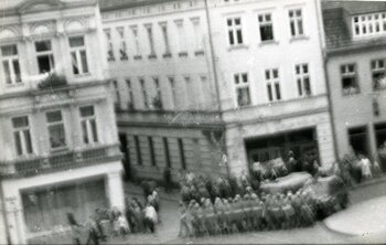 Zamieszki przy Pomniku Walki i Męczeństwa Ziemi Bydgoskiej na rynku miasta w Bydgoszczy w 1982 r.