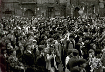 Manifestanci pod Wawelem