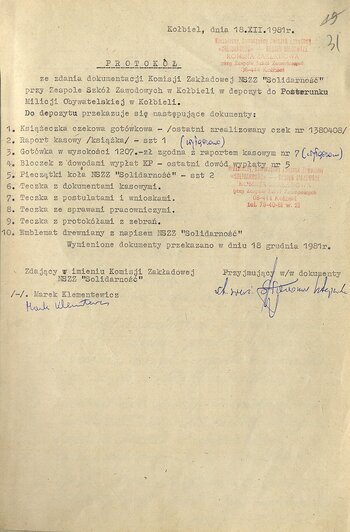 Protokół zdania dokumentacji KZ NSZZ „S” przy Zespole Szkół Zawodowych w Kołbieli w depozyt posterunku MO (k. 31)
