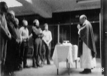 Msza Św. słuchają: (od lewej) Lech Dymarski, Seweryn Jaworski, NN, Andrzej Sobieraj, Antoni Tokarczuk, Grzegorz Palka